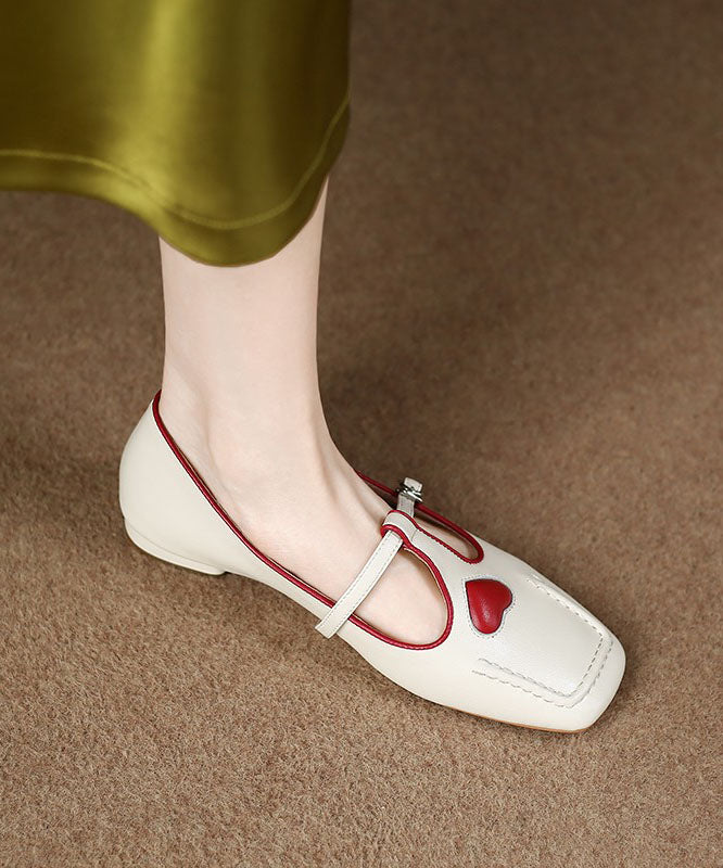 Effortlessly Elegant Sandals with a Timeless Design