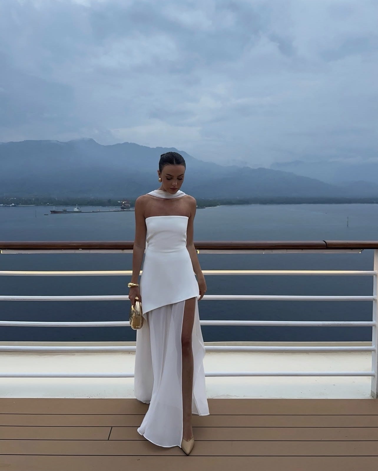 Gracefully Styled Dress for Any Occasion