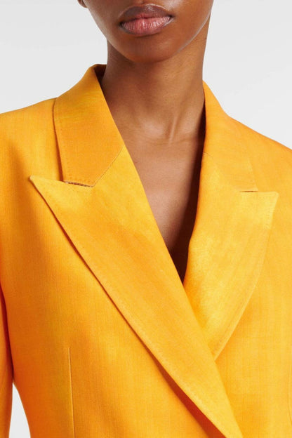 Well Tailored Pants with a Graceful Silhouette
