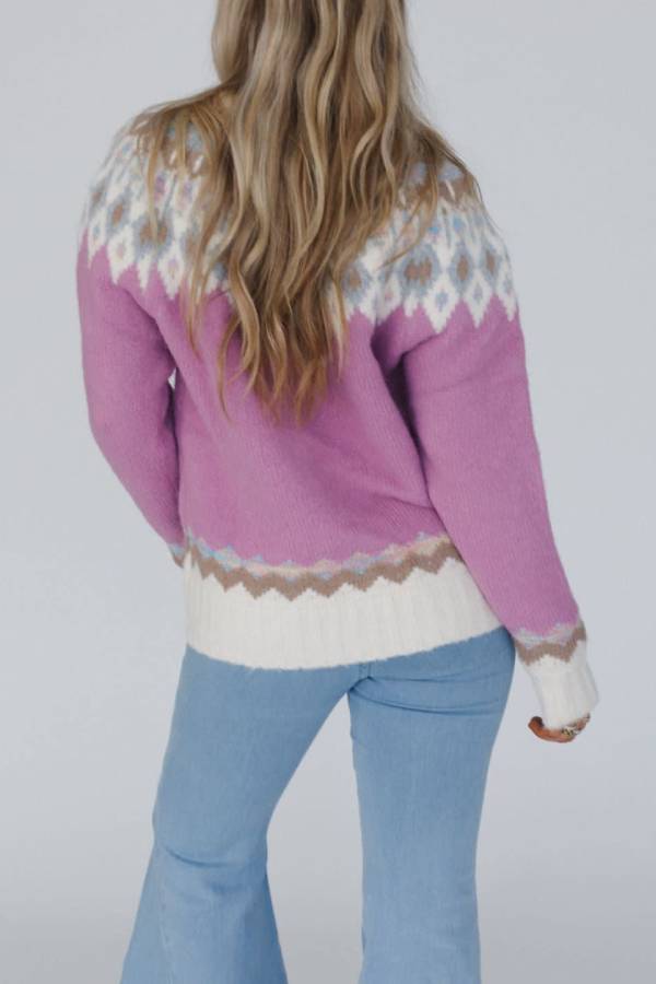 Well Tailored Sweater with a Graceful Silhouette