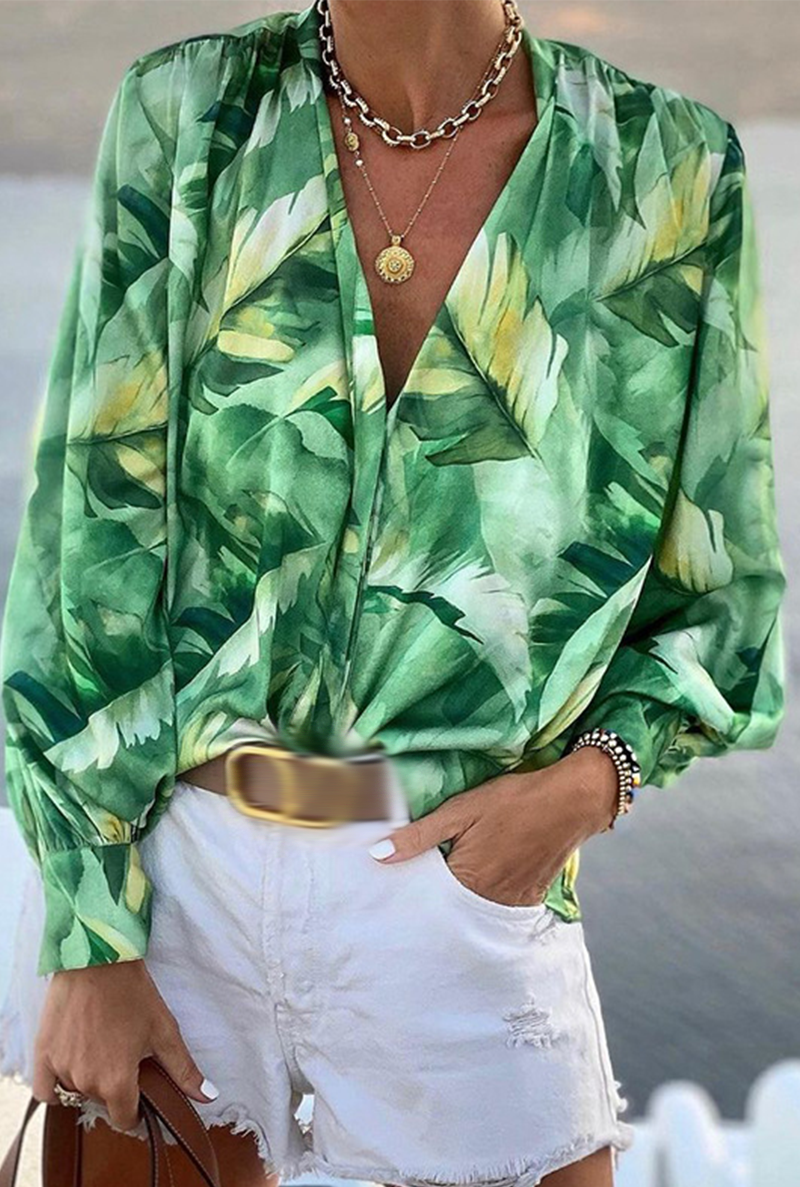 Effortlessly Elegant Blouse with a Timeless Design