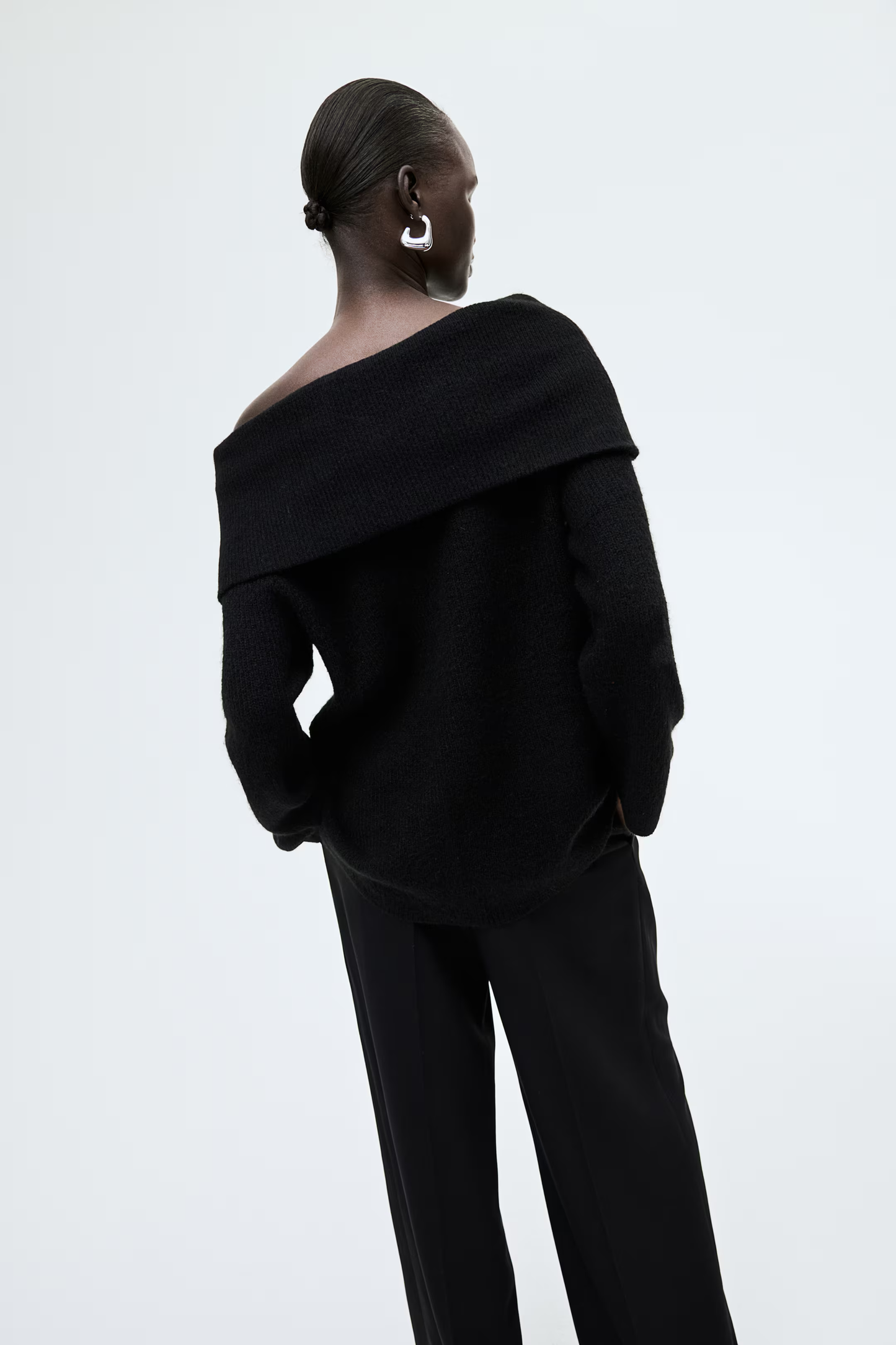 Well Tailored Top with a Graceful Silhouette