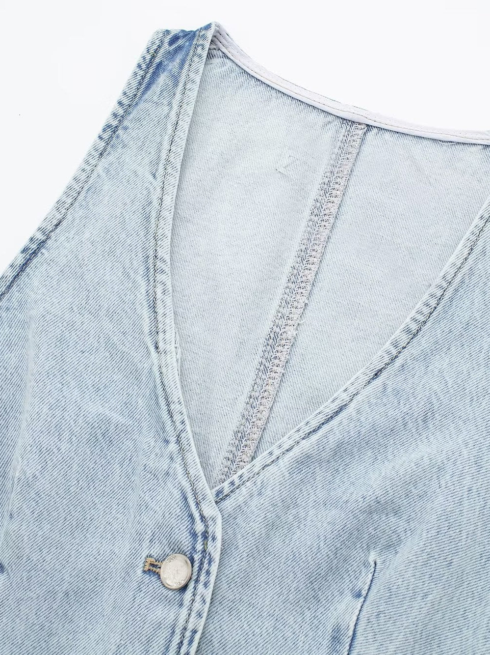 Gracefully Styled Jacket for Any Occasion