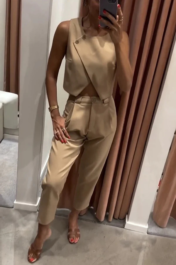 Beautifully Finished Pants in a Timeless Design