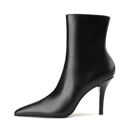 Effortlessly Elegant Boots with a Timeless Design