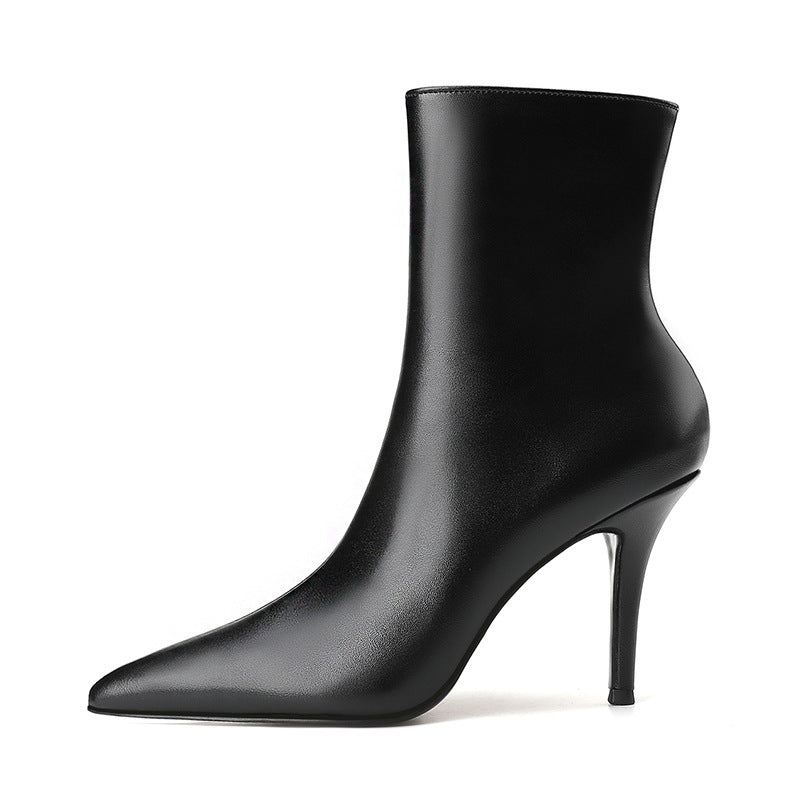 Effortlessly Elegant Boots with a Timeless Design
