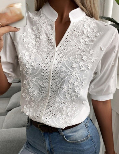 Effortlessly Elegant Blouse with a Timeless Design