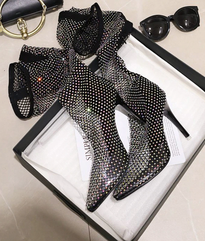 Effortlessly Elegant Heels with a Timeless Design