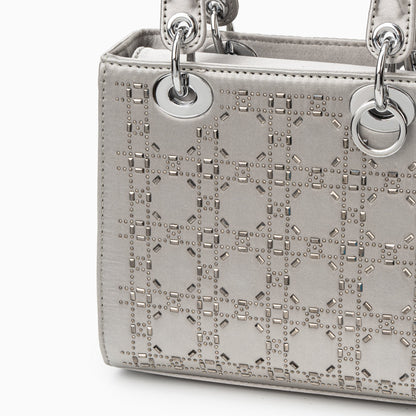 Gracefully Styled Bag for Any Occasion