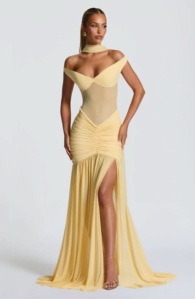 Well Tailored Dress with a Graceful Silhouette