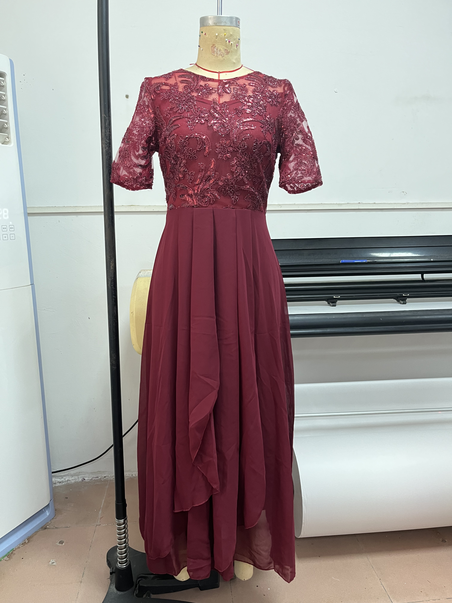 Effortlessly Elegant Dress with a Timeless Design