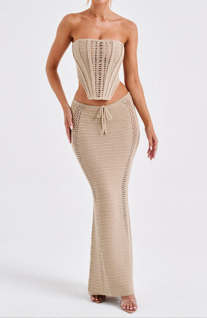 Effortlessly Elegant Garment with a Timeless Design