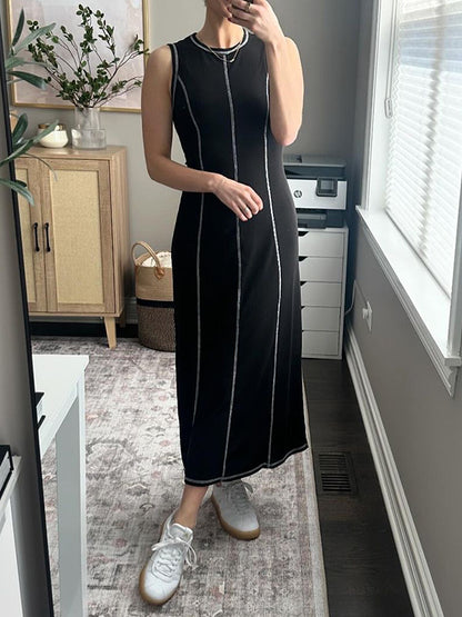 Beautifully Finished Dress in a Timeless Design