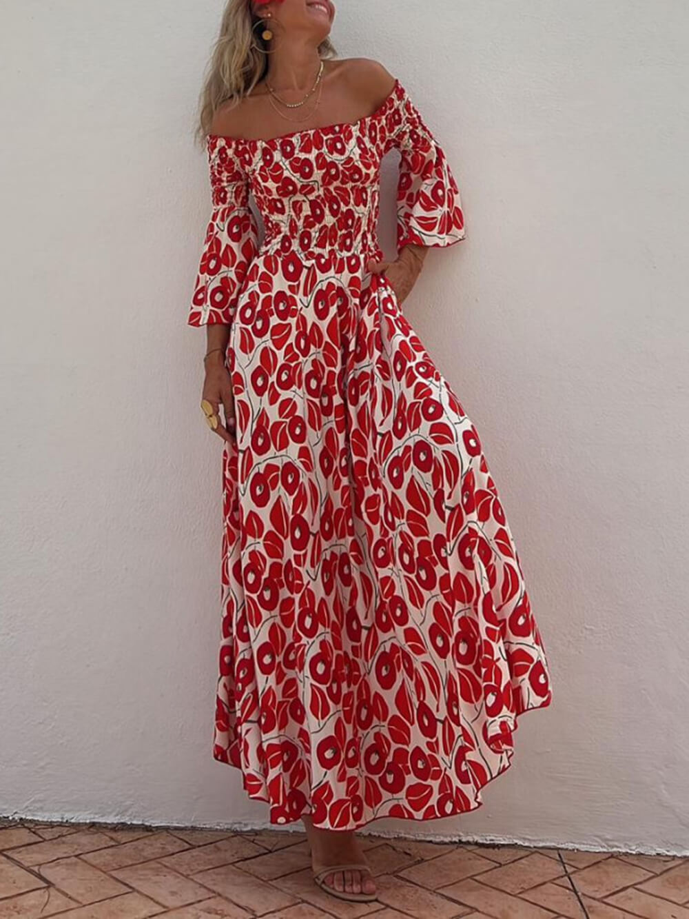 Beautifully Finished Dress in a Timeless Design