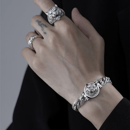 Effortlessly Elegant Garment with a Timeless Design