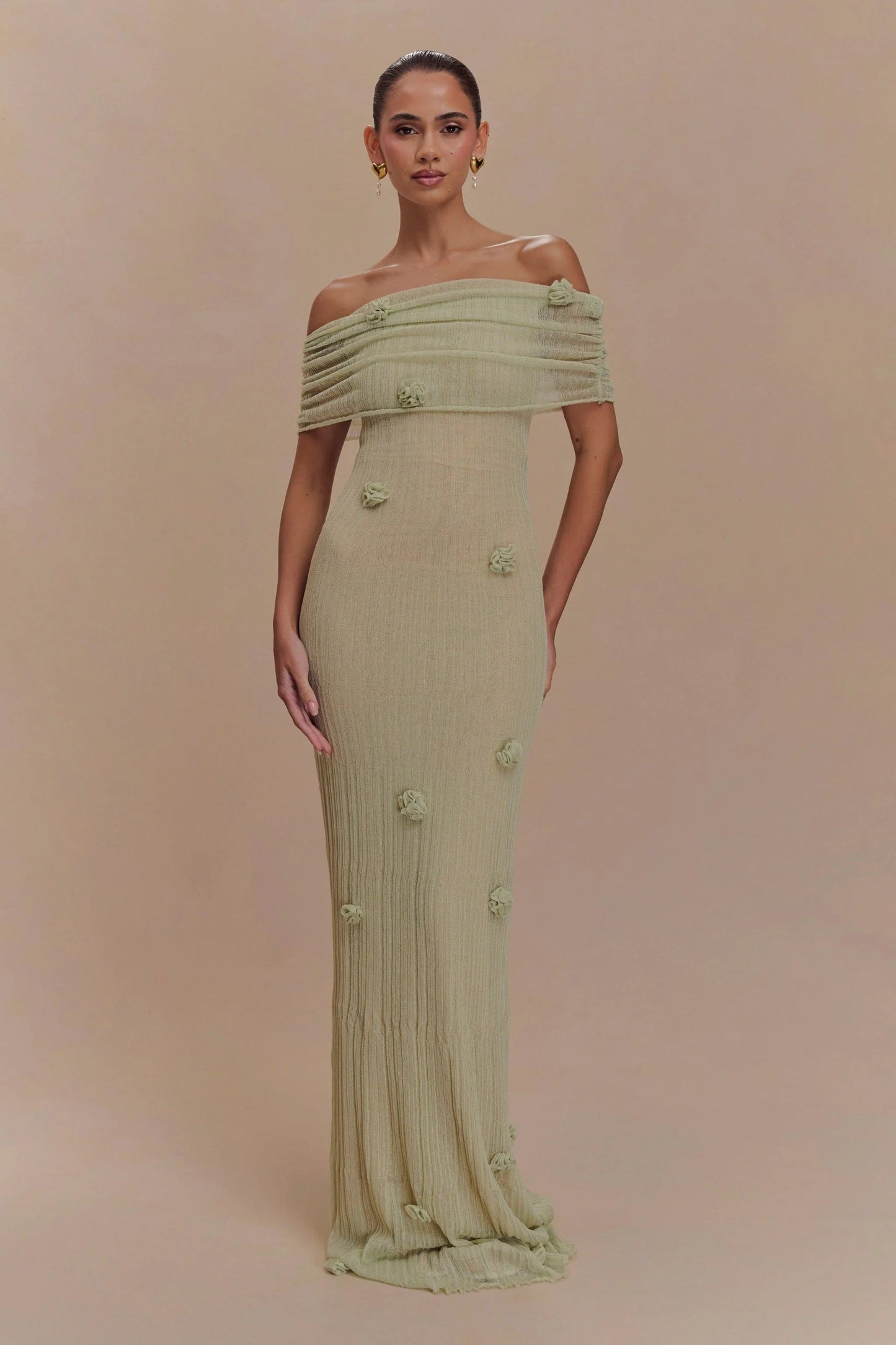 Effortlessly Elegant Dress with a Timeless Design