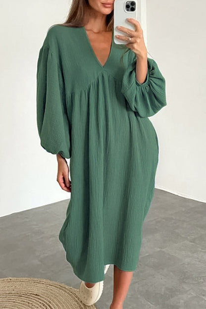 Well Tailored Dress with a Graceful Silhouette