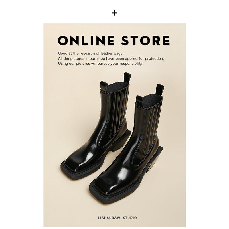 Effortlessly Elegant Boots with a Timeless Design