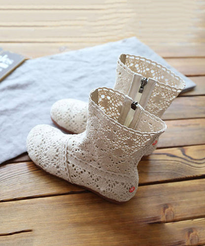Effortlessly Elegant Boots with a Timeless Design