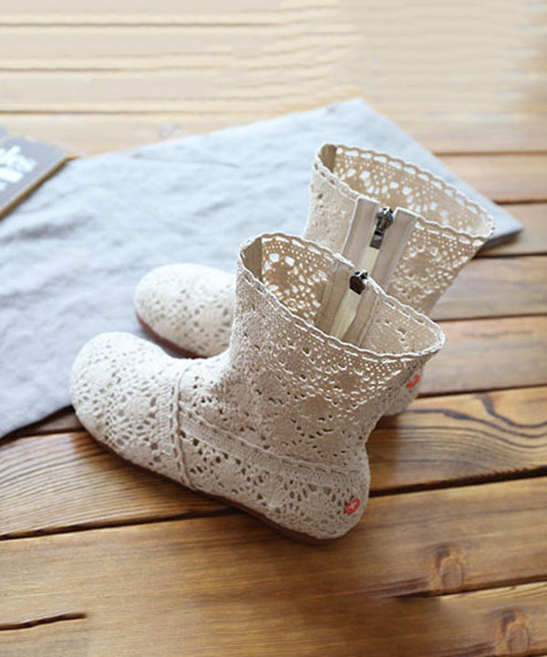 Effortlessly Elegant Boots with a Timeless Design