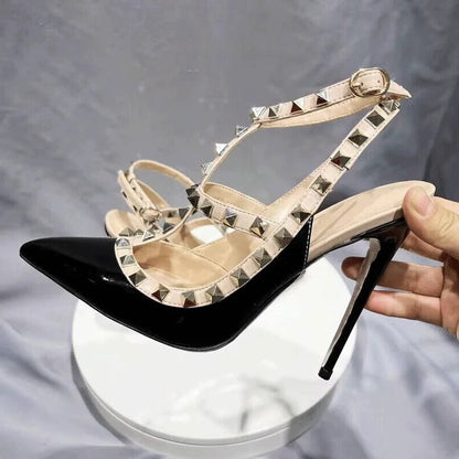 Effortlessly Elegant Sandals with a Timeless Design