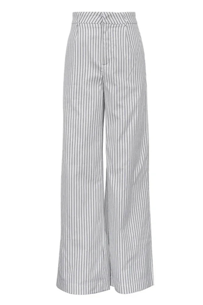 Sophisticated Pants with a Clean Classic Look