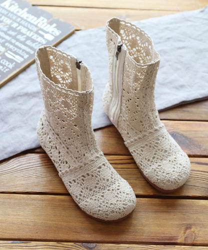 Effortlessly Elegant Boots with a Timeless Design