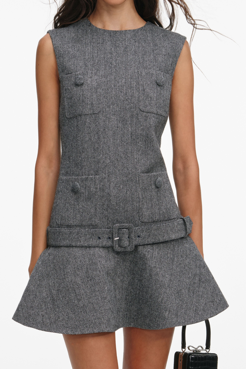 Effortlessly Elegant Dress with a Timeless Design