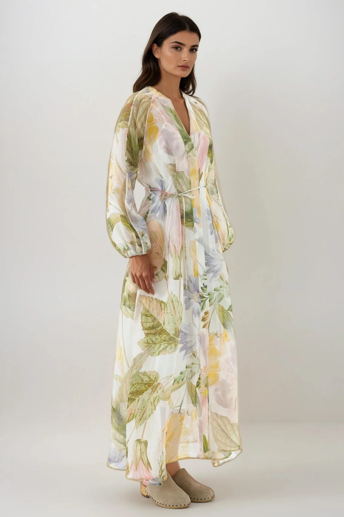 Beautifully Finished Dress in a Timeless Design