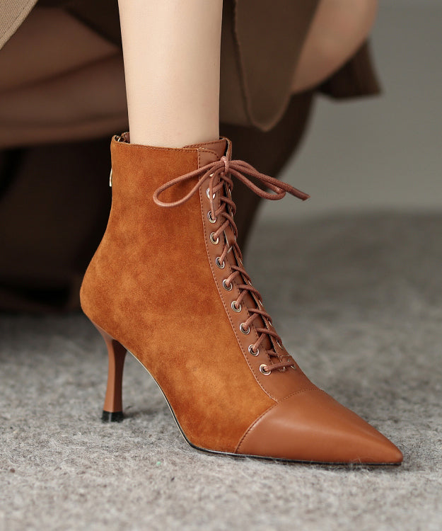 Effortlessly Elegant Boots with a Timeless Design