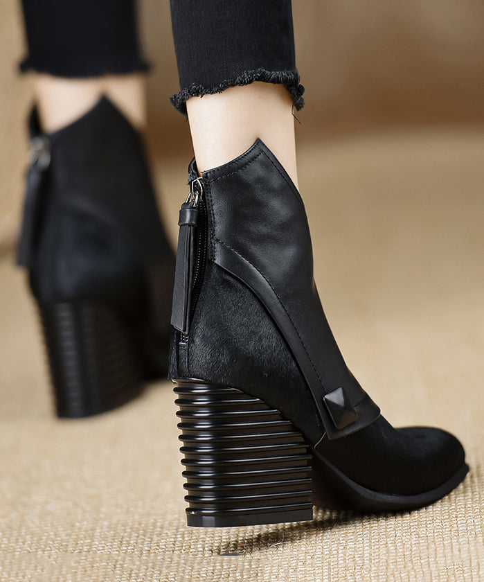 Effortlessly Elegant Boots with a Timeless Design