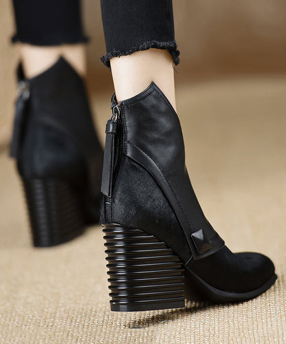 Effortlessly Elegant Boots with a Timeless Design