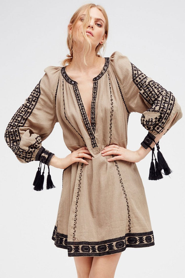 Beautifully Finished Dress in a Timeless Design