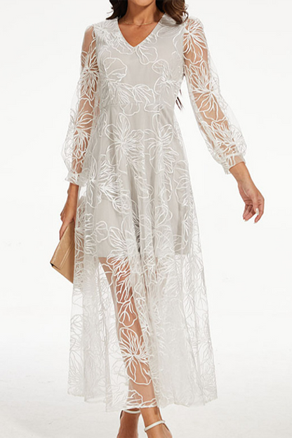 Effortlessly Elegant Dress with a Timeless Design