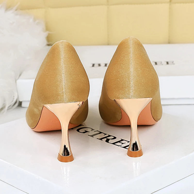 Classic Vintage Heels with a Flattering Fit