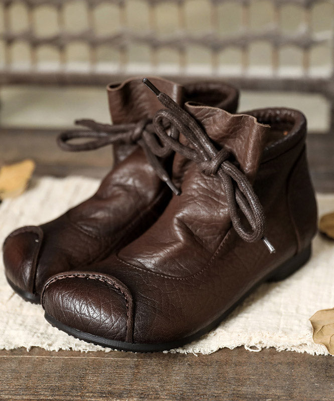 Effortlessly Elegant Boots with a Timeless Design