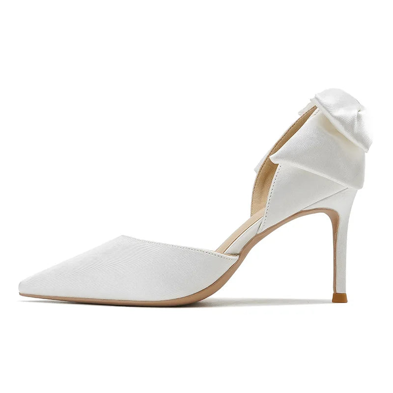 Effortlessly Elegant Shoes with a Timeless Design
