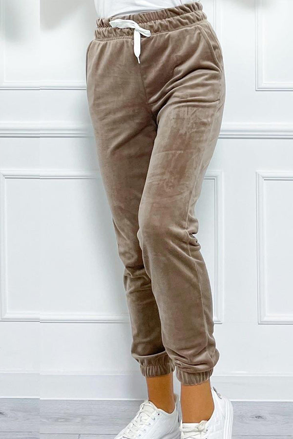 Well Tailored Pants with a Graceful Silhouette