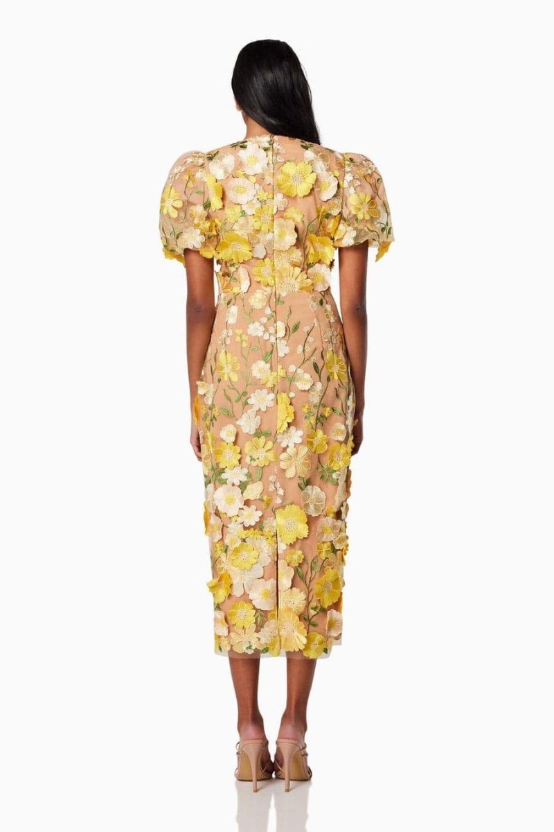 Well Tailored Dress with a Graceful Silhouette
