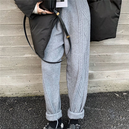 Well Tailored Pants with a Graceful Silhouette