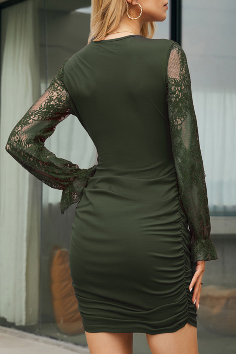 Beautifully Finished Dress in a Timeless Design