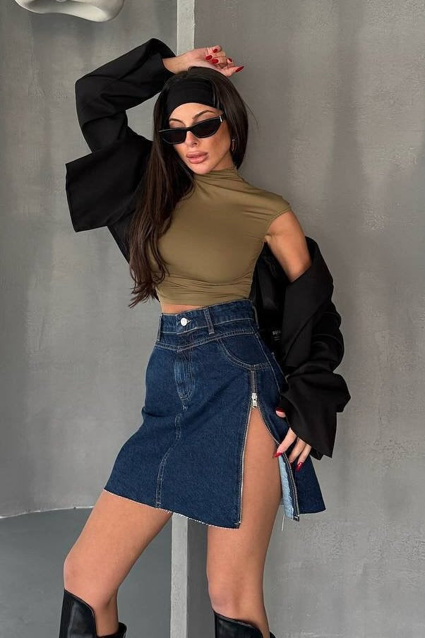 Effortlessly Elegant Garment with a Timeless Design