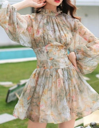 Classic Vintage Dress with a Flattering Fit