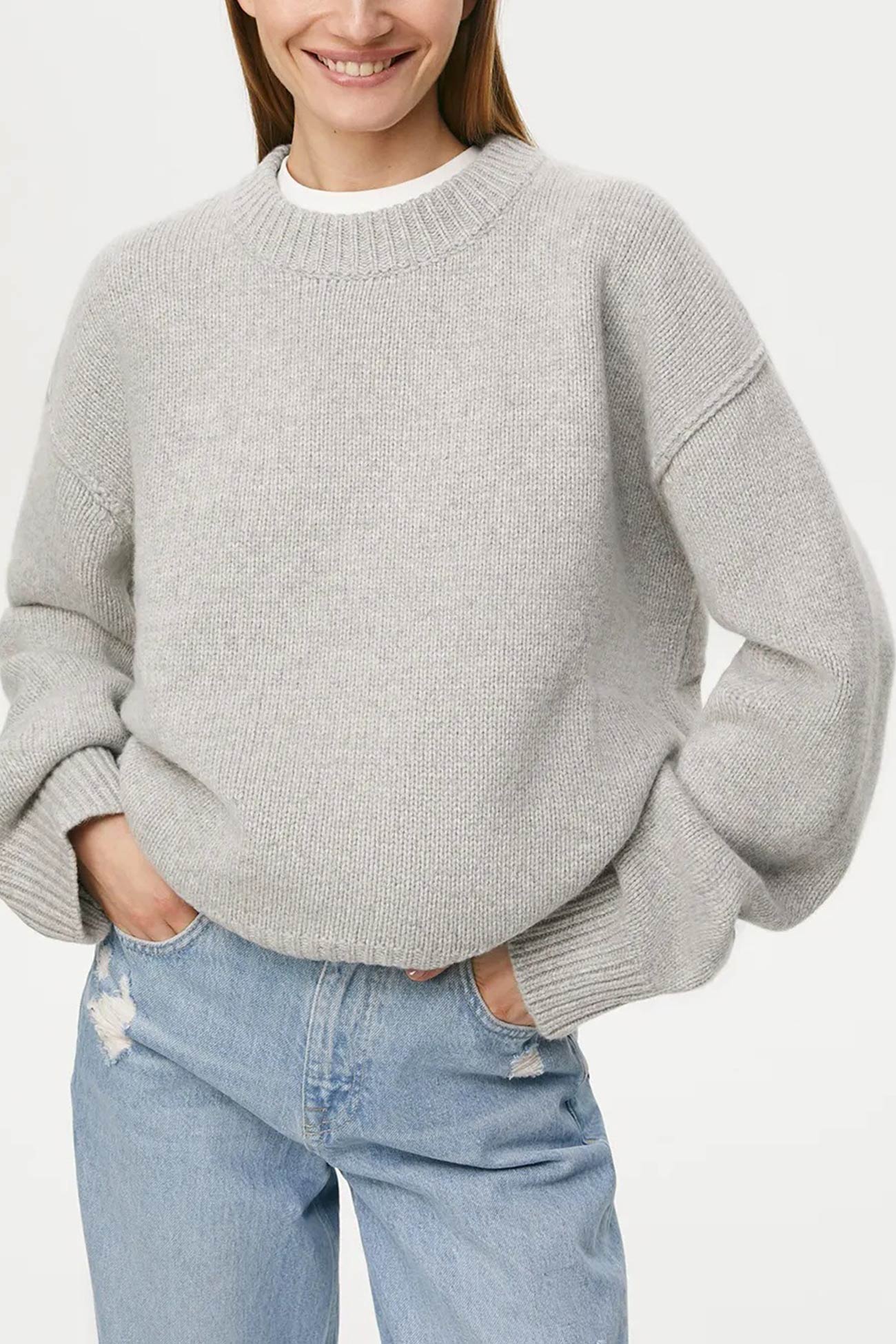 Well Tailored Sweater with a Graceful Silhouette