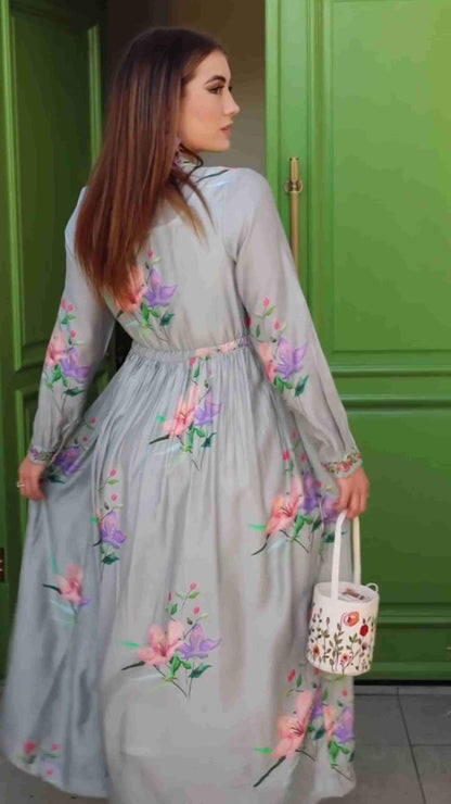 Classic Vintage Dress with a Flattering Fit