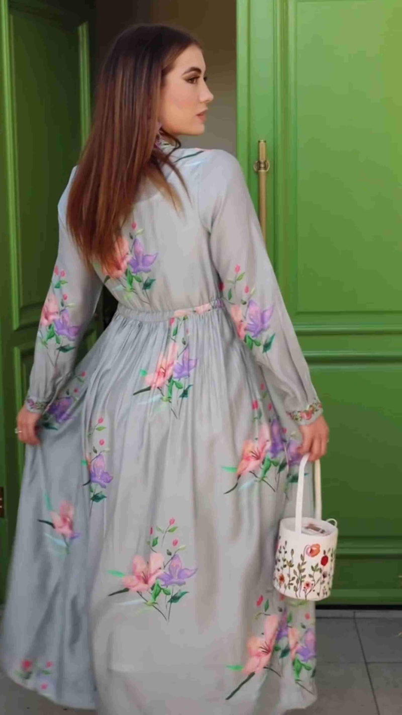 Classic Vintage Dress with a Flattering Fit