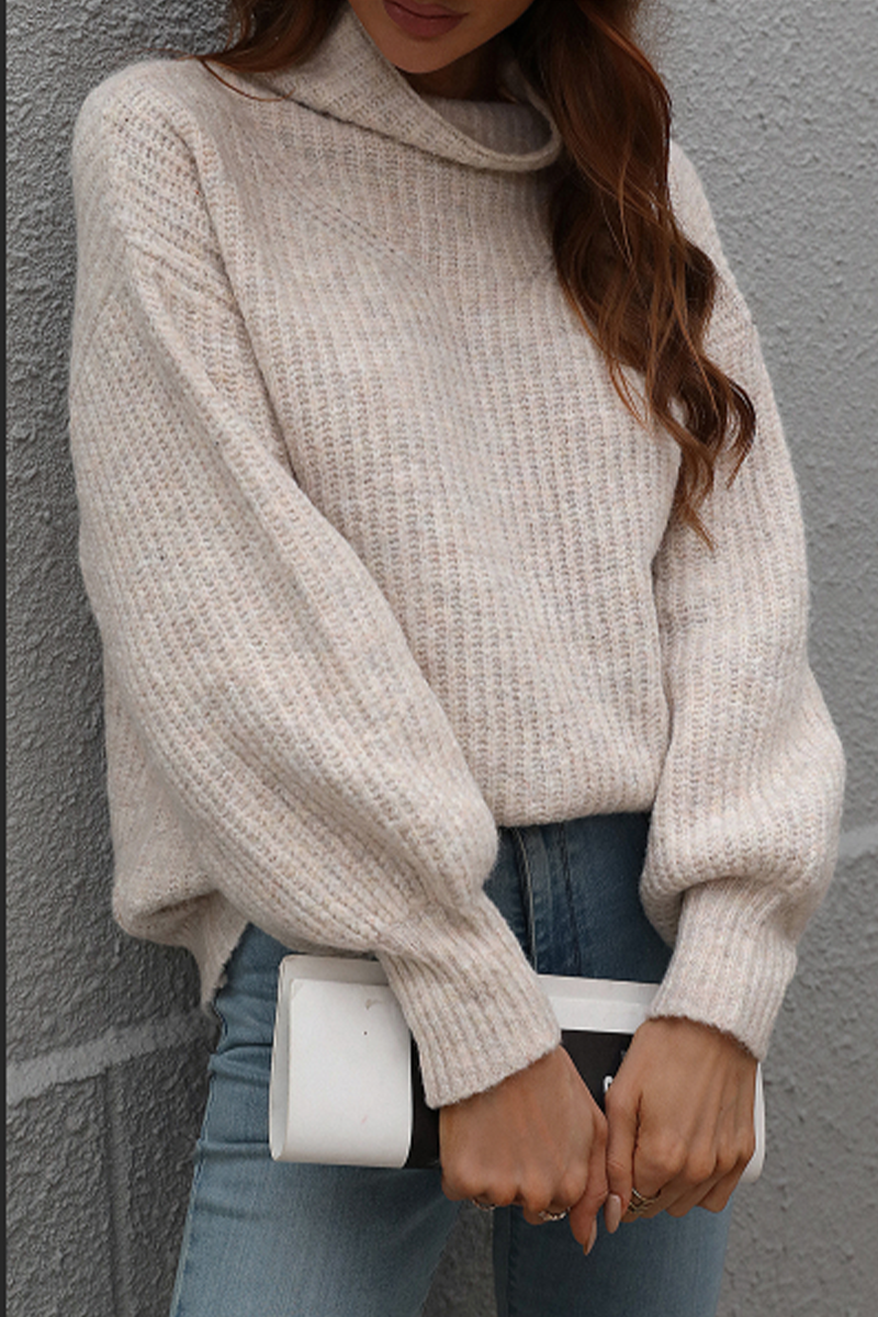 Well Tailored Sweater with a Graceful Silhouette