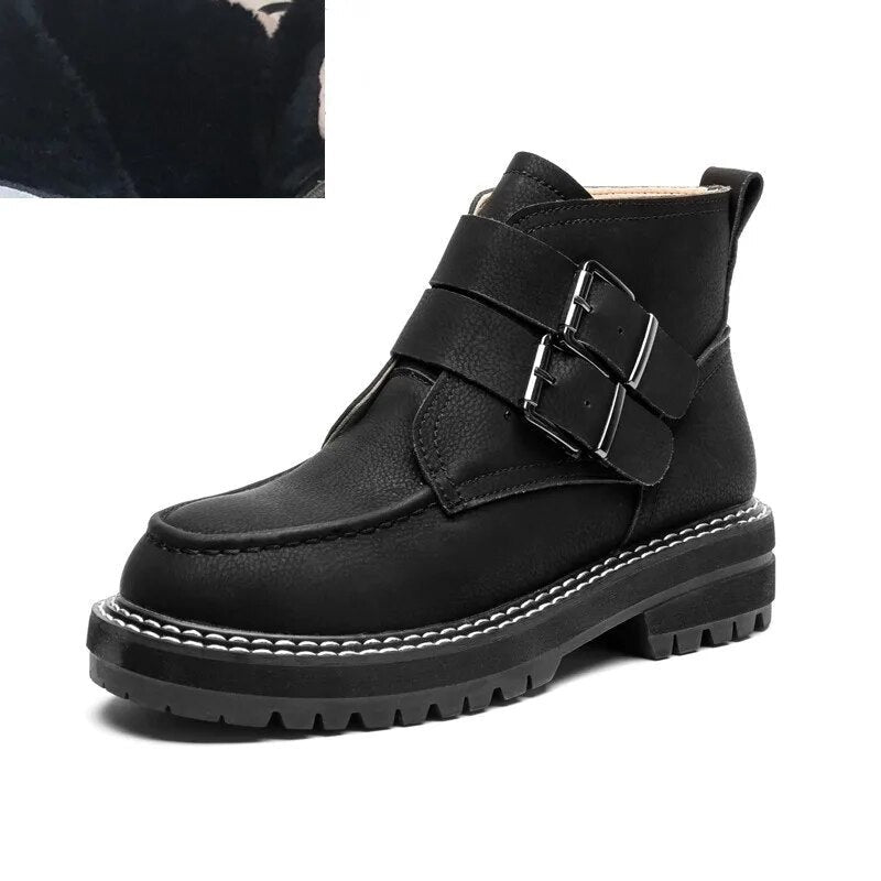 Effortlessly Elegant Boots with a Timeless Design