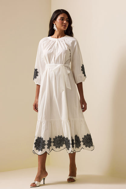 Effortlessly Elegant Dress with a Timeless Design
