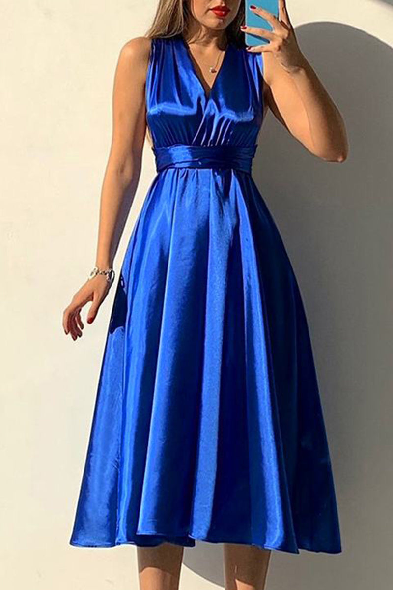 Beautifully Finished Dress in a Timeless Design